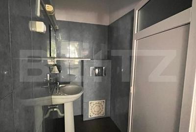 Spațiu comercial, de 150 mp, în Central - 8