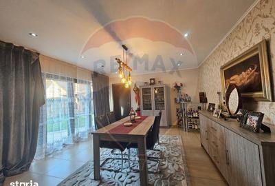 Casă cu 7 camere cu Teren 350 Mp în Central - 15