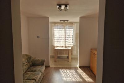 Apartament cu 2 camere semidecomandat în Mărăței
