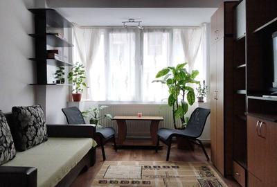 Apartament cu 2 camere decomandat, mobilat în Central