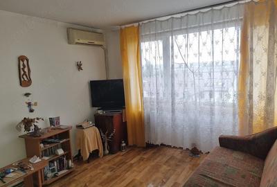 Apartament cu 3 camere semidecomandat în Ștefan cel Mare
