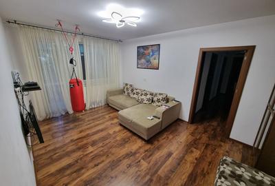 Apartament cu 4 camere semidecomandat, mobilat în Tomis Nord