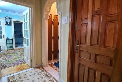 Apartament cu 3 camere semidecomandat, mobilat în Țiglina 2 - 12