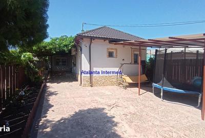 Casă cu 3 camere decomandat în Lumina