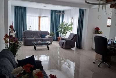 Casă cu 7 camere cu Teren 516 Mp în Cumpăna