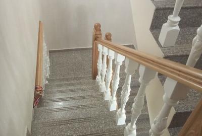 Casă cu 6 camere cu Teren 240 Mp în Central - 2