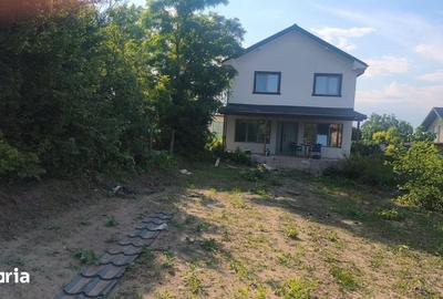 Casă cu Teren 463 Mp în Costești - 12