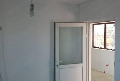 Casă cu Teren 385 Mp în Pecineaga - 2
