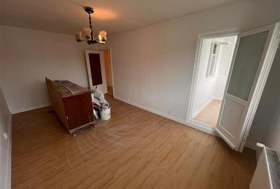 Apartament cu 3 camere decomandat în Dristor