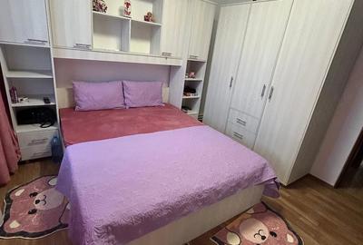 Apartament cu 3 camere semidecomandat în Țiglina 1