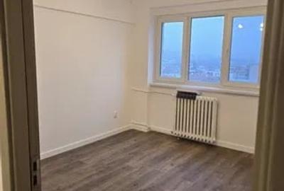 Apartament cu 3 camere decomandat în Titulescu