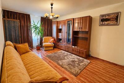 Apartament cu 3 camere decomandat în Casa de Cultură