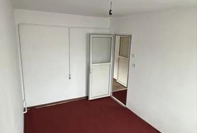Apartament cu 3 camere decomandat în Păcurari - 2