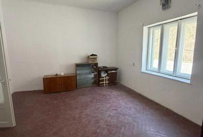 Apartament cu 2 camere nedecomandat în Aninoasa - 2
