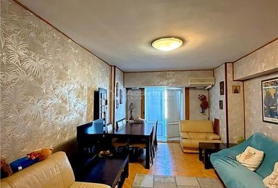 Apartament cu 4 camere decomandat în Decebal