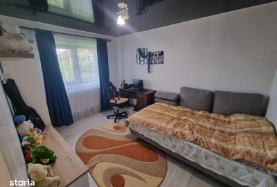 Casă cu 4 camere în Aroneanu