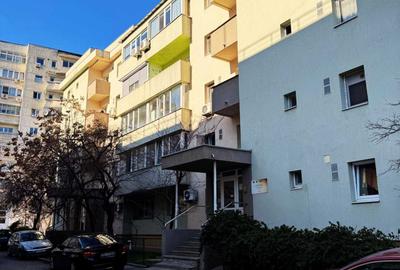 Garsonieră decomandată în Decebal