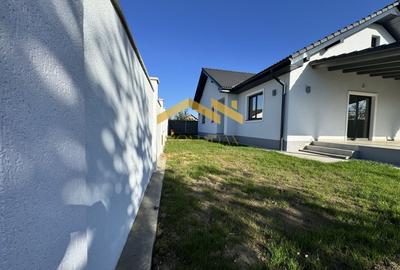 Casă individuală cu 4 camere cu Canalizare în Utvin - 1