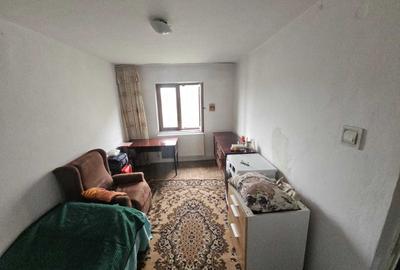 Apartament cu 3 camere semidecomandat în Central - 2