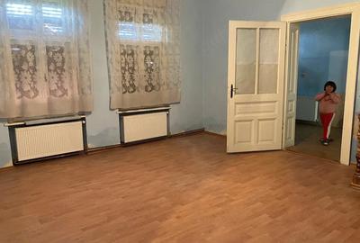 Casă cu 4 camere cu Teren 1700 Mp în Teremia Mare - 1