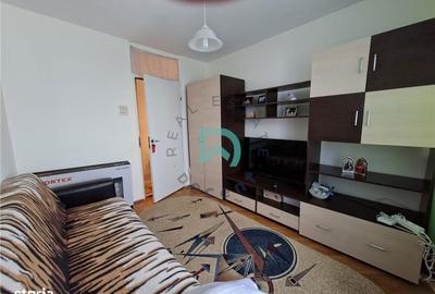 Apartament cu 3 camere decomandat în Florilor - 8