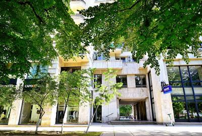 Apartament cu 4 camere semidecomandat în Unirii