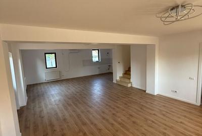 Casă cu 4 camere în Postăvari