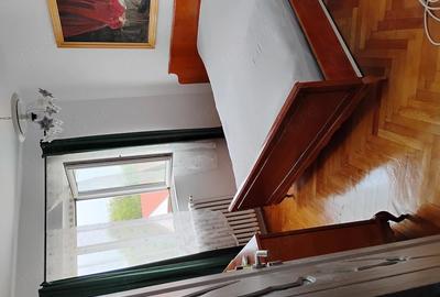 Apartament cu 3 camere semidecomandat în Dâmbovița