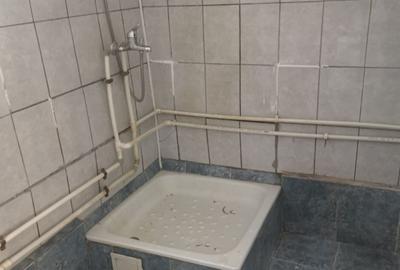 Casă cu 2 camere cu Teren 1000 Mp în Central