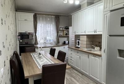 Apartament cu 3 camere semidecomandat în Central