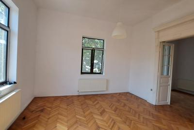 Casă cu 16 camere cu Canalizare în Capitale - 12