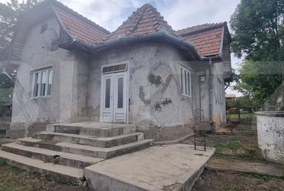 Casă cu 2 camere cu Teren 2934 Mp în Stoicănești