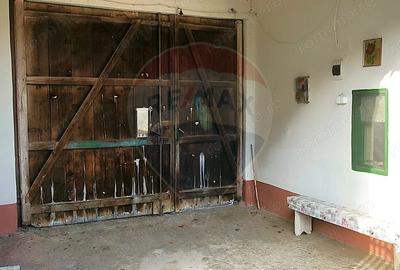 Casă cu 4 camere cu Teren 1084 Mp în Vale