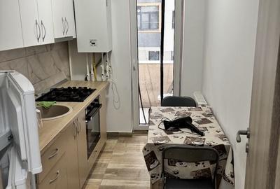 Garsonieră decomandată în Roșu