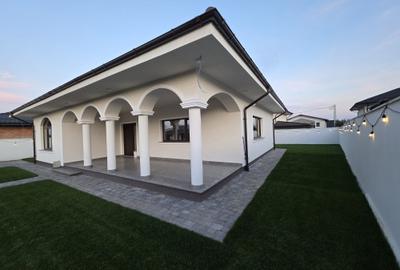 Casă cu 4 camere în Valea Adâncă