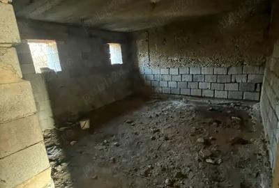 Casă cu 6 camere cu Teren 540 Mp în Săcel - 2