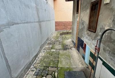 Casă individuală cu 2 camere cu Canalizare în Central - 2