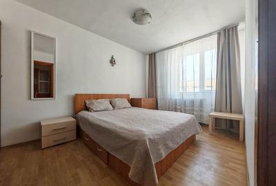 Apartament cu 3 camere semidecomandat în Colentina
