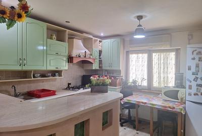 Apartament cu 3 camere decomandat în Micro 3