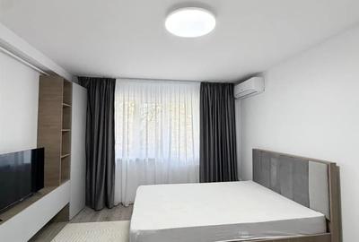 Garsonieră decomandată în Titan
