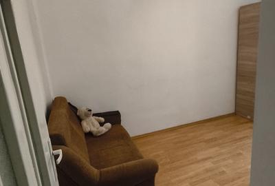 Apartament cu 3 camere decomandat în Complex Studențesc