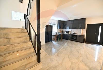 Hotel/Pensiune, de 342 mp, în Baia de Fier - 11
