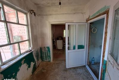 Casă cu 2 camere cu Teren 230 Mp în Central