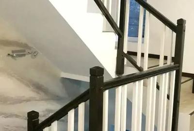 Casă cu 6 camere cu Teren 200 Mp în Valea Roșie