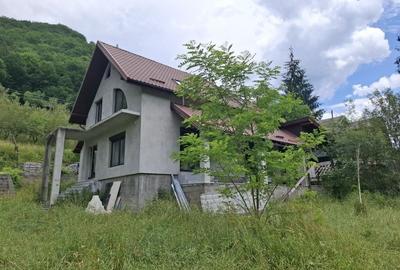 Casă cu 4 camere în Răstolița - 6
