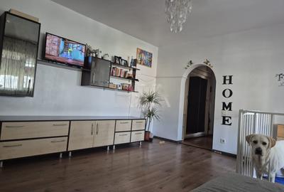 Apartament cu 3 camere semidecomandat, mobilat în Colentina