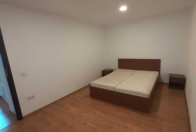Apartament cu 3 camere decomandat în Sub Arini