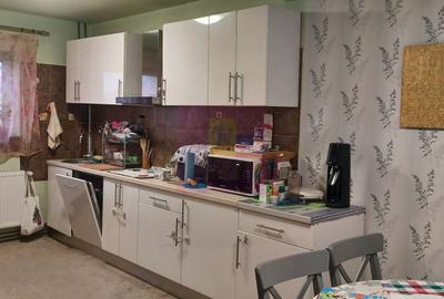 Casă cu 4 camere cu Teren 500 Mp în Săbăreni