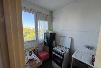 Garsonieră decomandată în Apărătorii Patriei