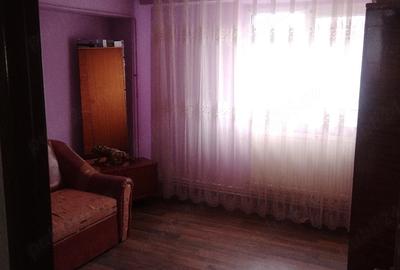 Apartament cu 3 camere decomandat în Barieră - 1
